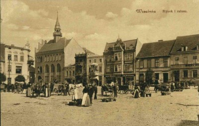 Karta pocztowa: Września, Rynek i ratusz, wyd. Trier, 1913 r.